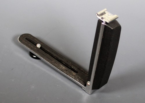Folding shape flash bracket - folding, l